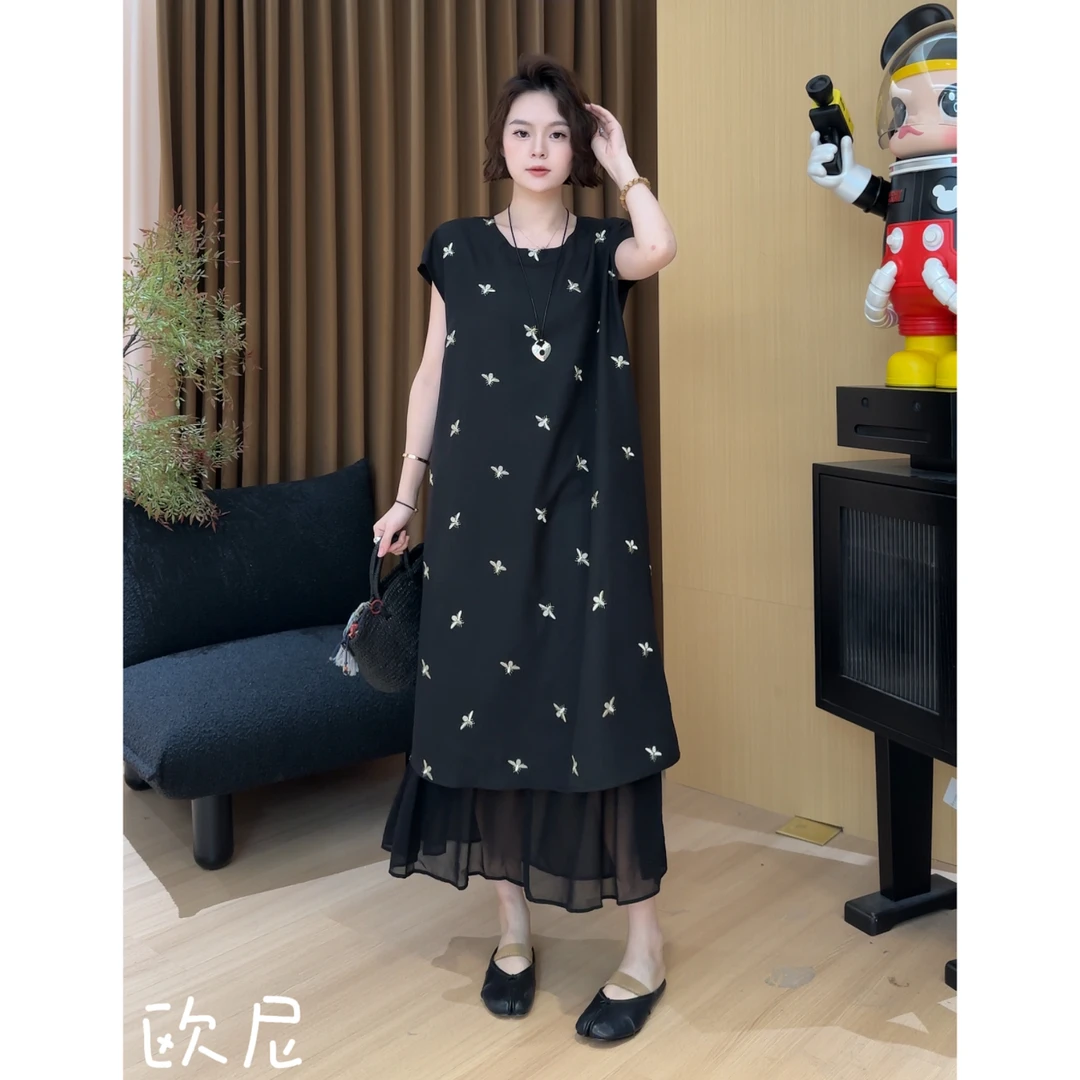 欧尼私服 2025夏新款轻纱拼接极简风刺绣连衣裙 2506C3209