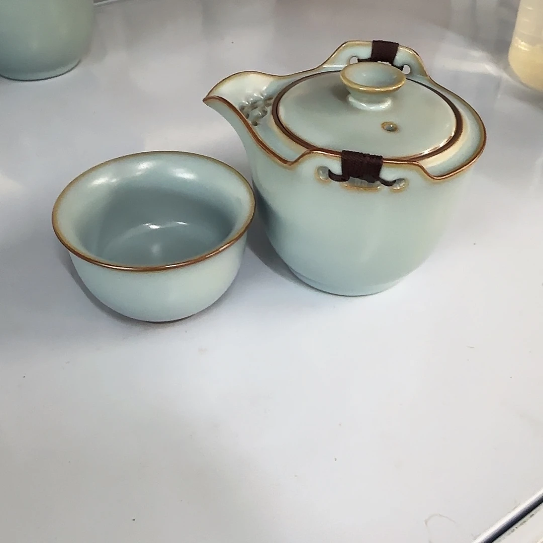 瓷片小微瑕，便宜清。