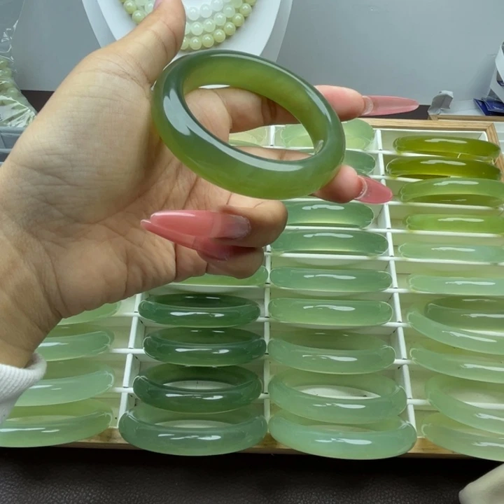 睡***姐蛇纹石玉未镶嵌手镯