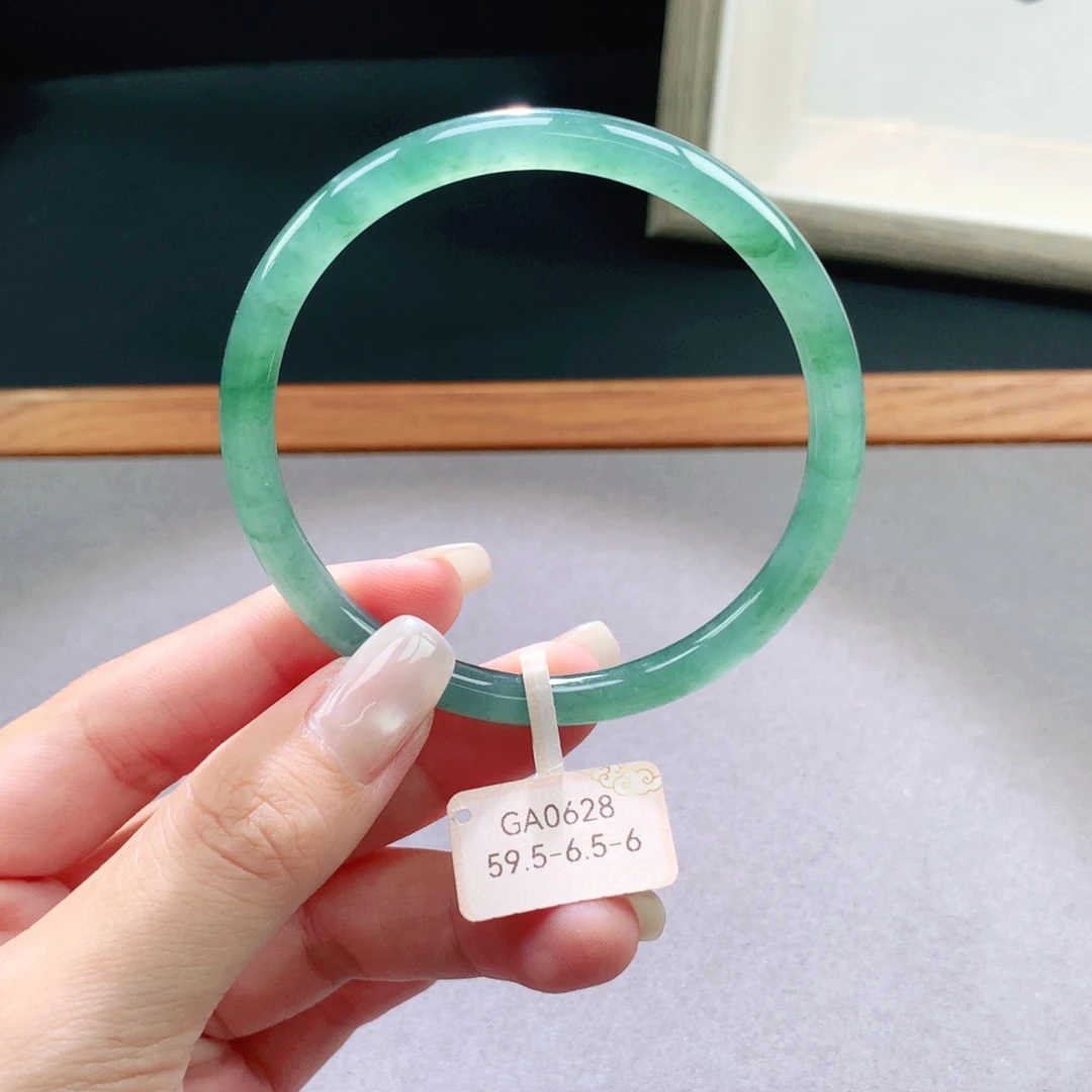 翡翠手镯未镶嵌天然