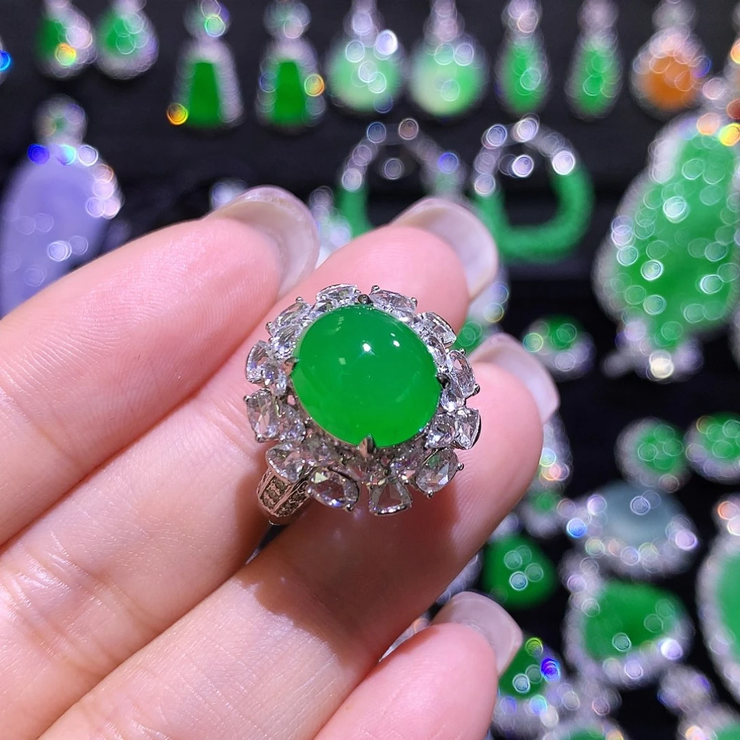 翡翠18K金镶嵌戒指高冰满绿