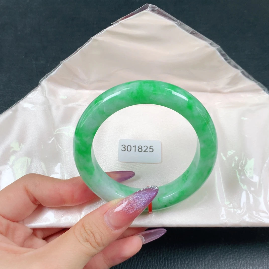 翡翠未镶嵌手镯天然翡翠手镯04