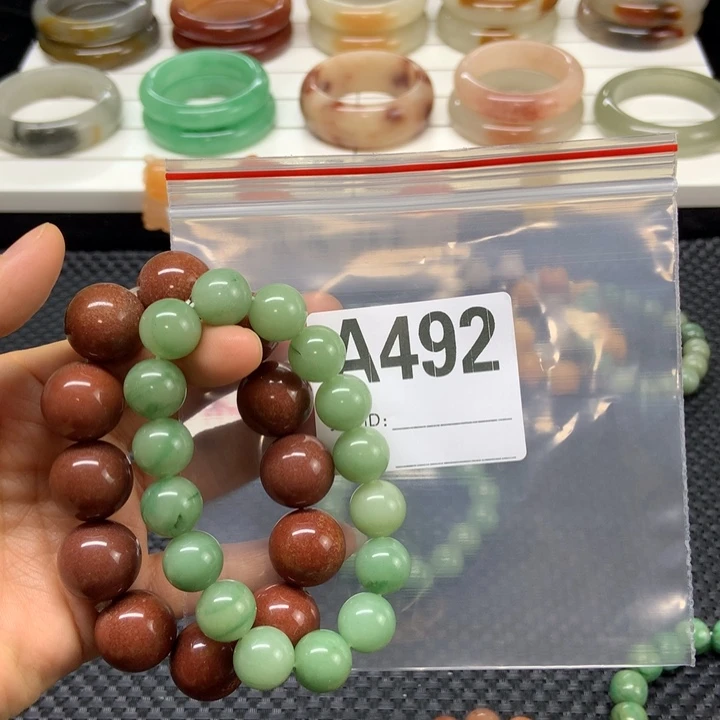 M***n石英质玉未镶嵌手镯