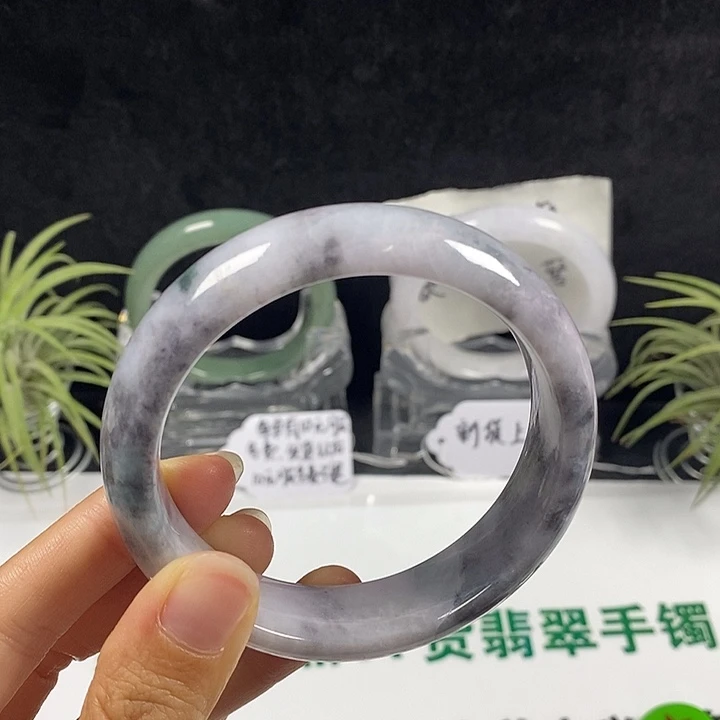 未镶嵌手镯翡翠71号。 58.5圈