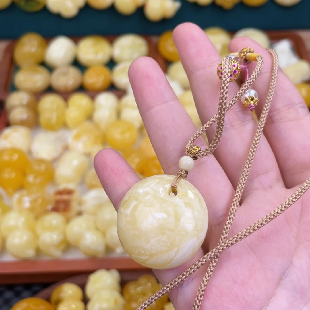 未镶嵌吊坠(赠链)蜜蜡