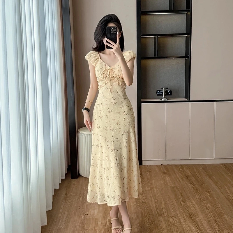 2025法式V领碎花连衣裙女夏季收腰显瘦气质系带优雅浪漫提花长裙