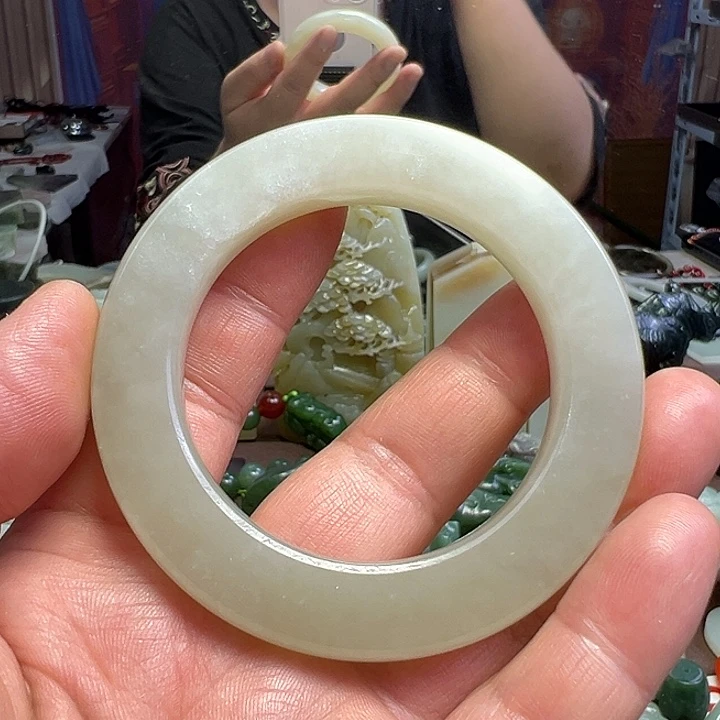 和田玉未镶嵌手镯可以做到54到64圈口