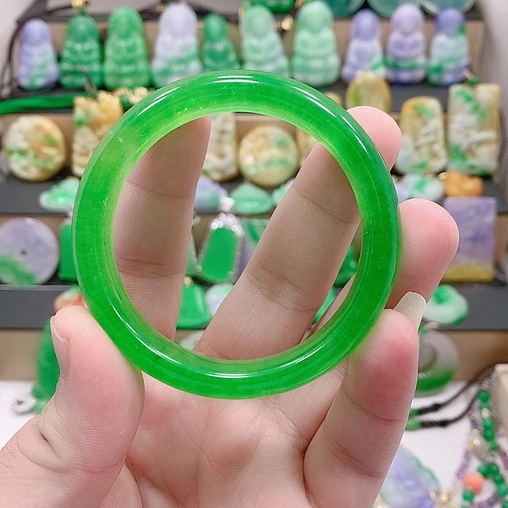 翡翠未镶嵌吊坠(赠链)