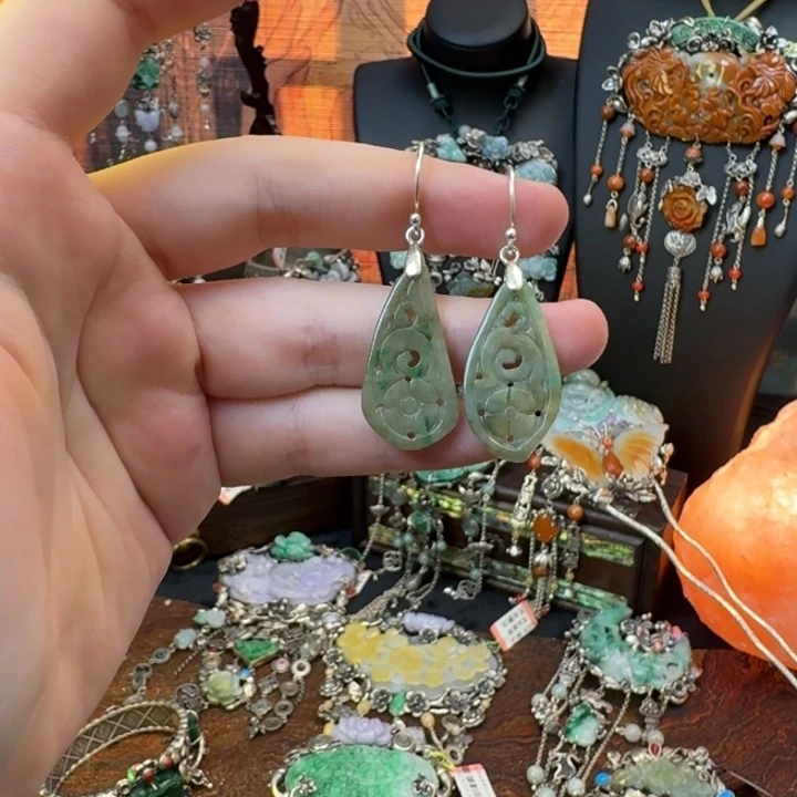 翡翠未镶嵌颈饰亏出不退换