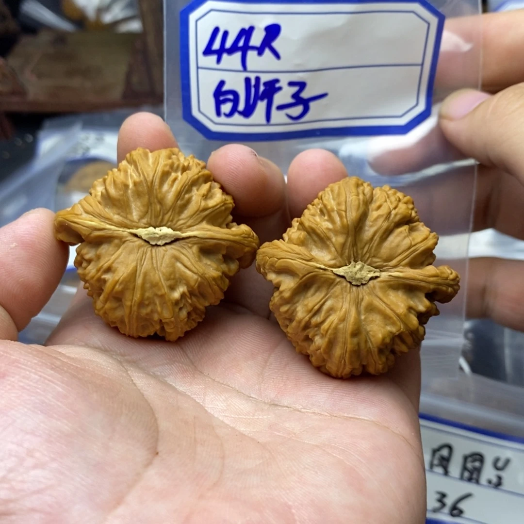 今***g文玩核桃吊坠44微修白狮子