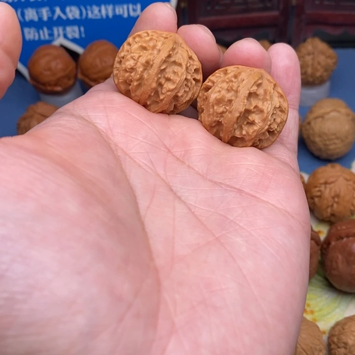 文玩核桃把件球八棱
