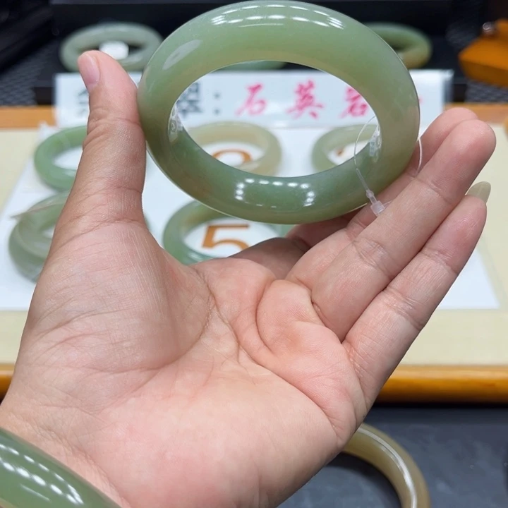未镶嵌手镯石英质玉@**淋