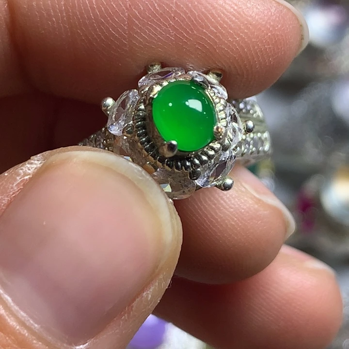 翡翠未镶嵌戒指铜托，卖裸石，需要二次镶嵌