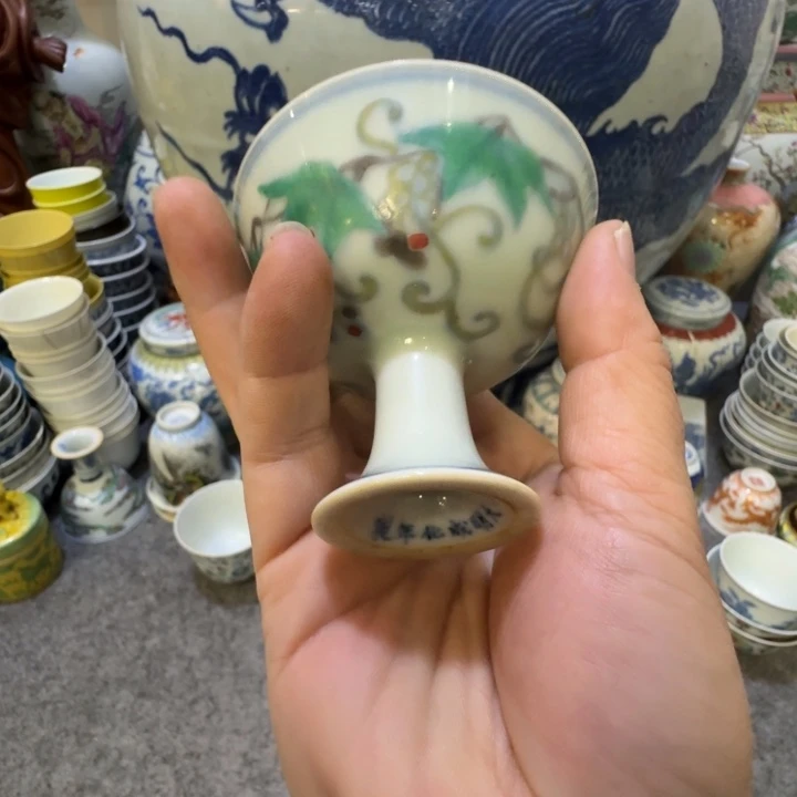 大***华盘陶瓷工艺品摆件斗彩葡萄纹高足杯