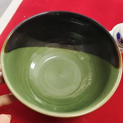瓷片瓷片，各种摆件，均有瑕疵。沙锅！