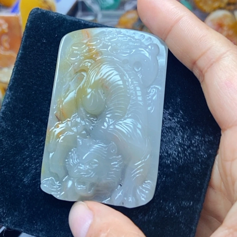 【闪购商品】未镶嵌石英质玉（黄龙玉）颈饰