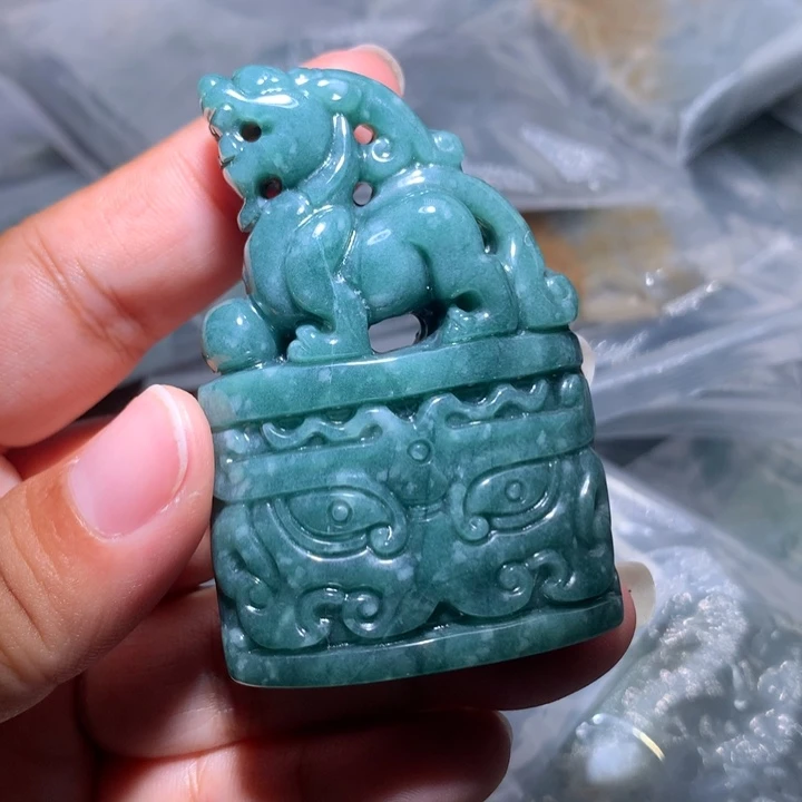 翡翠未镶嵌颈饰保真天然A货翡翠