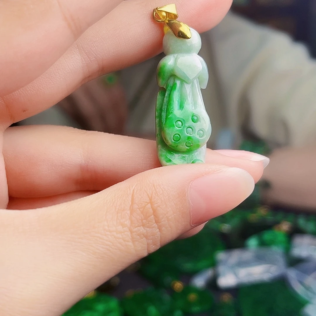 颈饰未镶嵌翡翠多样性