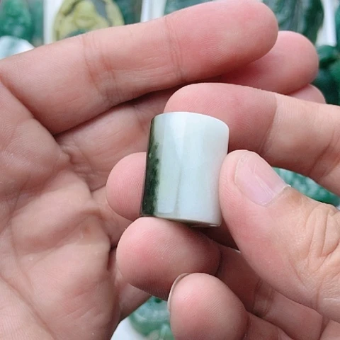 独山玉未镶嵌吊坠(不含链)乐****）