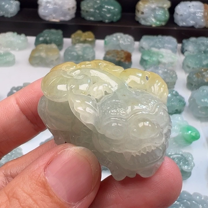 颈饰未镶嵌翡翠貔貅
