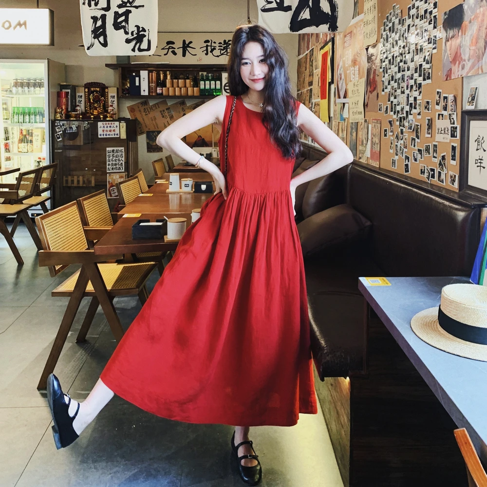 夏日多巴胺红色无袖连衣裙女2025夏季新款高级感圆领衬肤显白长裙