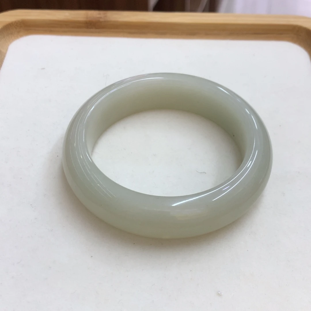 石英质玉未镶嵌手镯