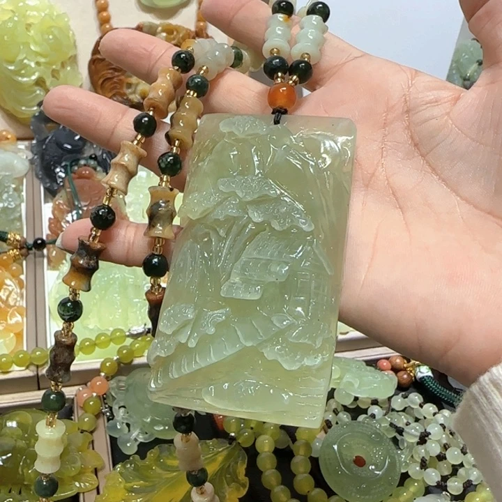 未镶嵌蛇纹石玉吊坠