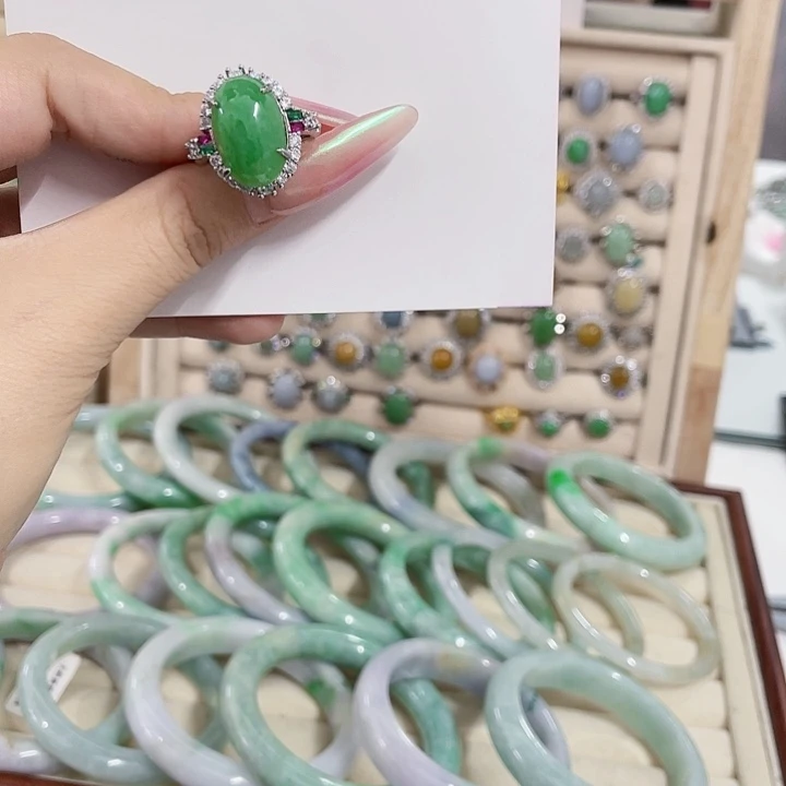 翡翠未镶嵌颈饰天然翡翠Ａ货