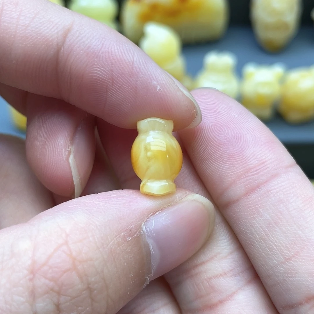 琥珀裸石未镶嵌蜜蜡