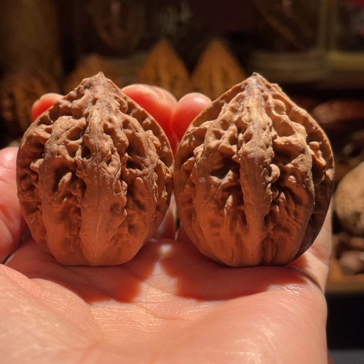 吊坠文玩核桃八棱珊瑚70