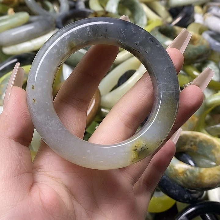 蛇纹石玉未镶嵌手镯
