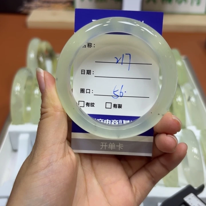 未镶嵌岫玉手镯天然