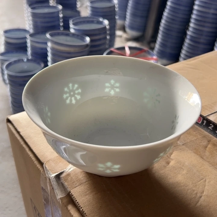 陶瓷纯白雕刻6寸雪花面碗