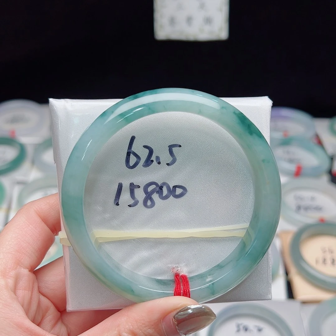 翡翠手镯未镶嵌天然