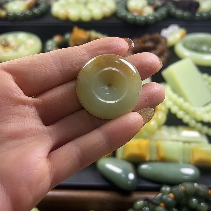 岫岩老玉（透闪石质玉）未镶嵌颈饰