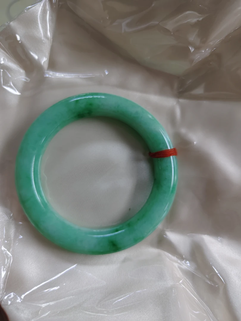 1555号精品满绿色胖圆条手镯