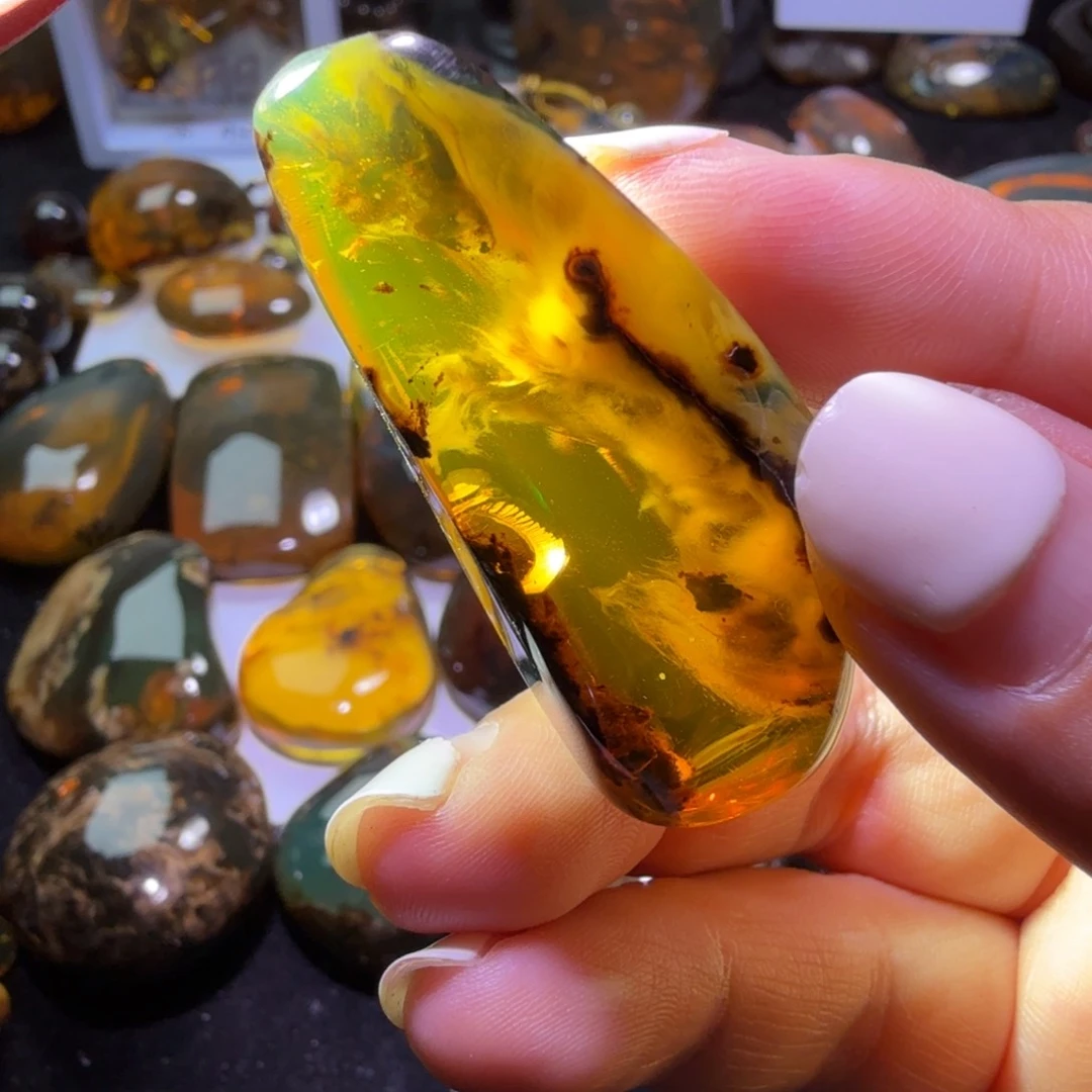 未镶嵌琥珀裸石22