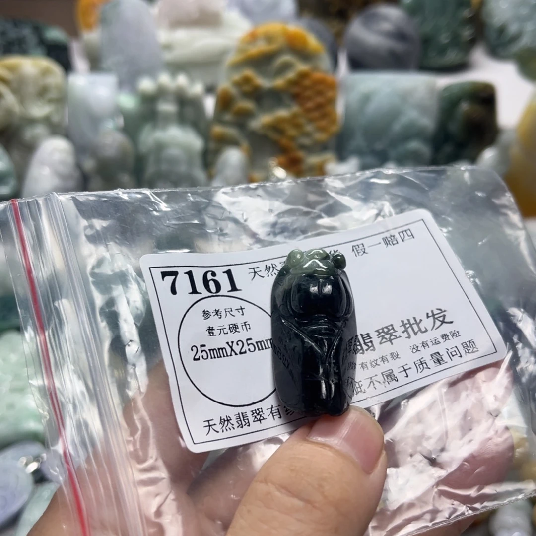 翡翠未镶嵌颈饰7161瑕疵