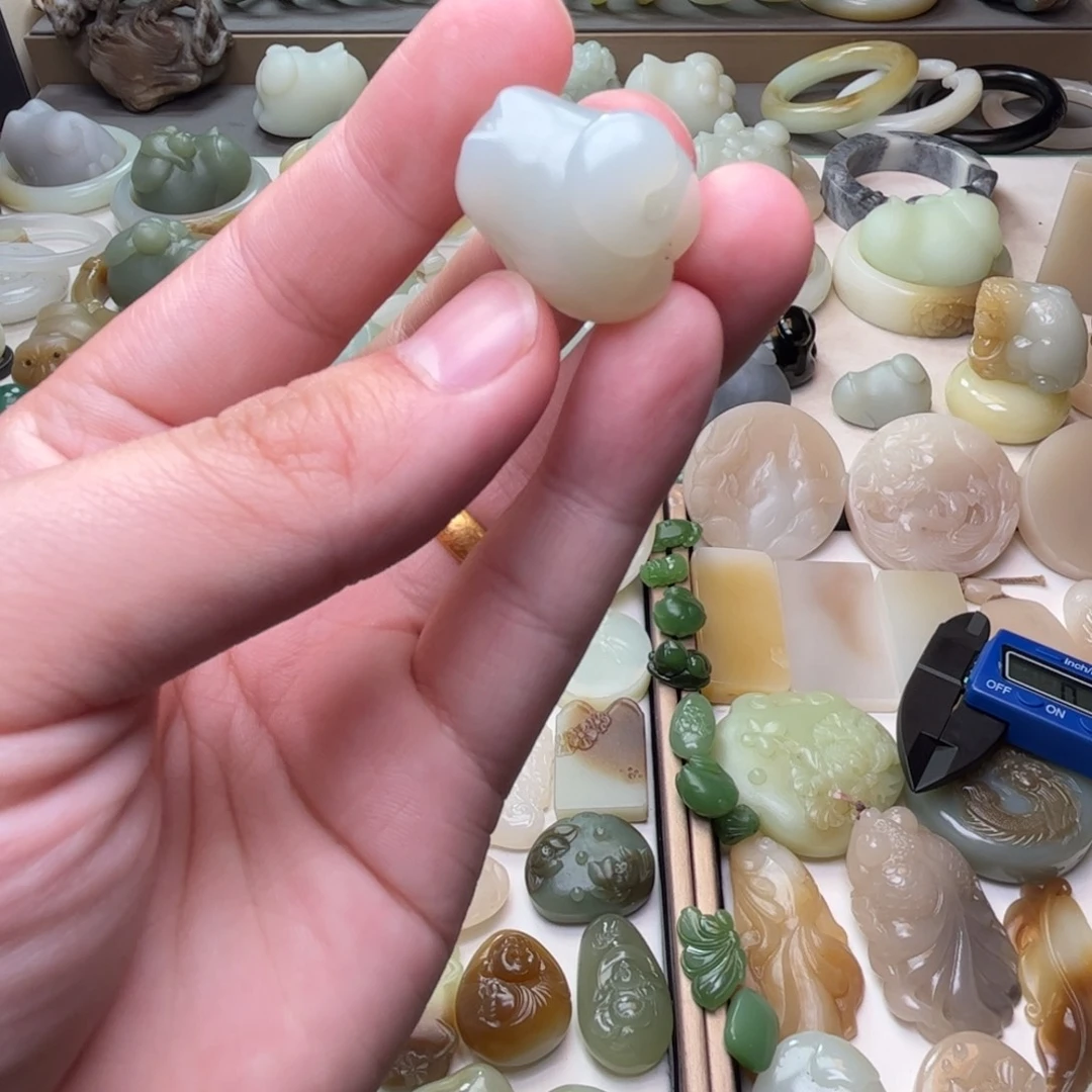 和田玉未镶嵌颈饰和田玉猪咪