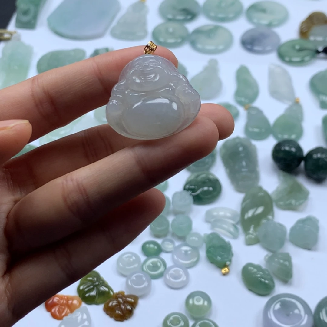 翡翠颈饰未镶嵌佛