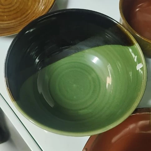 瓷片瓷片，各种摆件，均有瑕疵。沙锅！