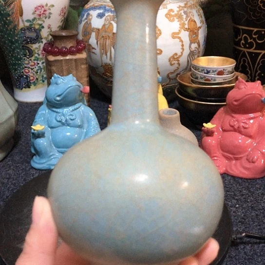 陶瓷器一件，品相完好