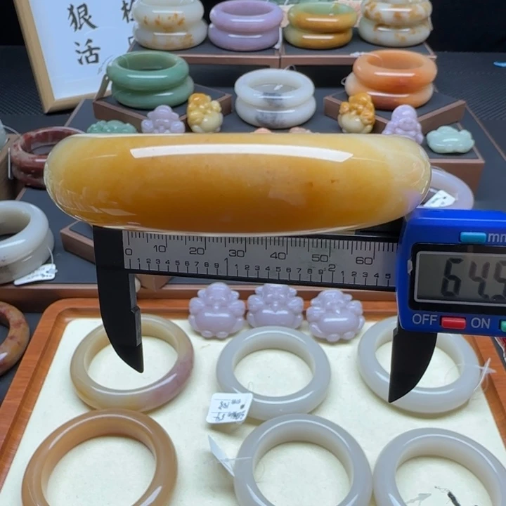 石英岩玉未镶嵌手镯