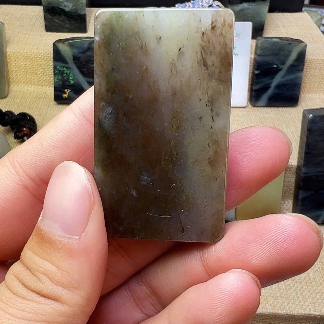 独山玉颈饰未镶嵌