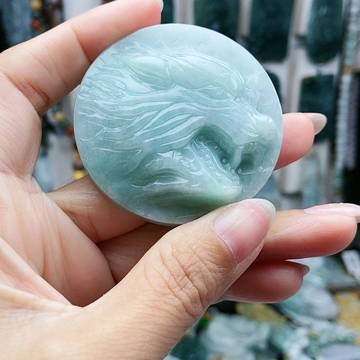 颈饰足铂镶嵌翡翠翡翠