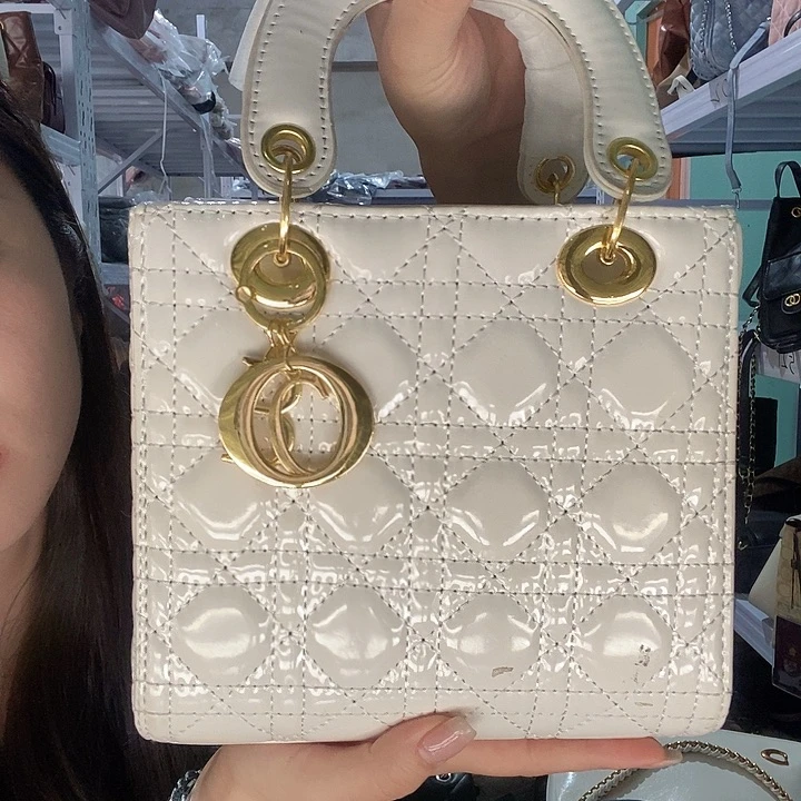 牛剖层皮革绵羊皮（革）羊皮（革）小牛剖层皮革 样品漆皮