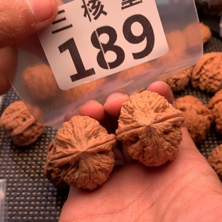 文玩核桃吊坠御尊