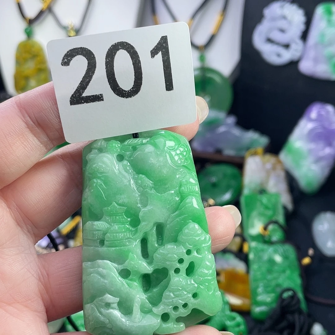 翡翠未镶嵌吊坠(赠链)