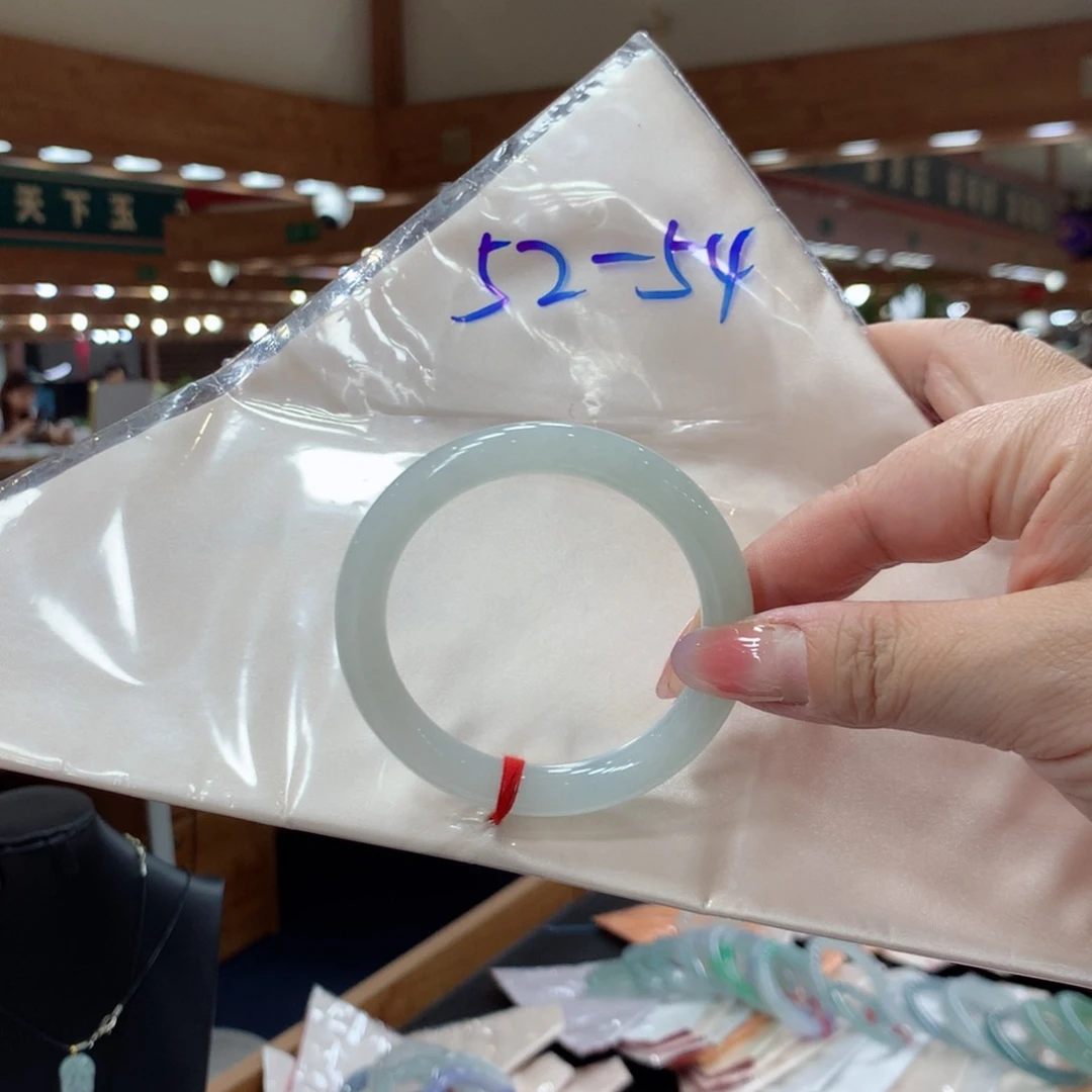 翡翠手镯未镶嵌翡翠