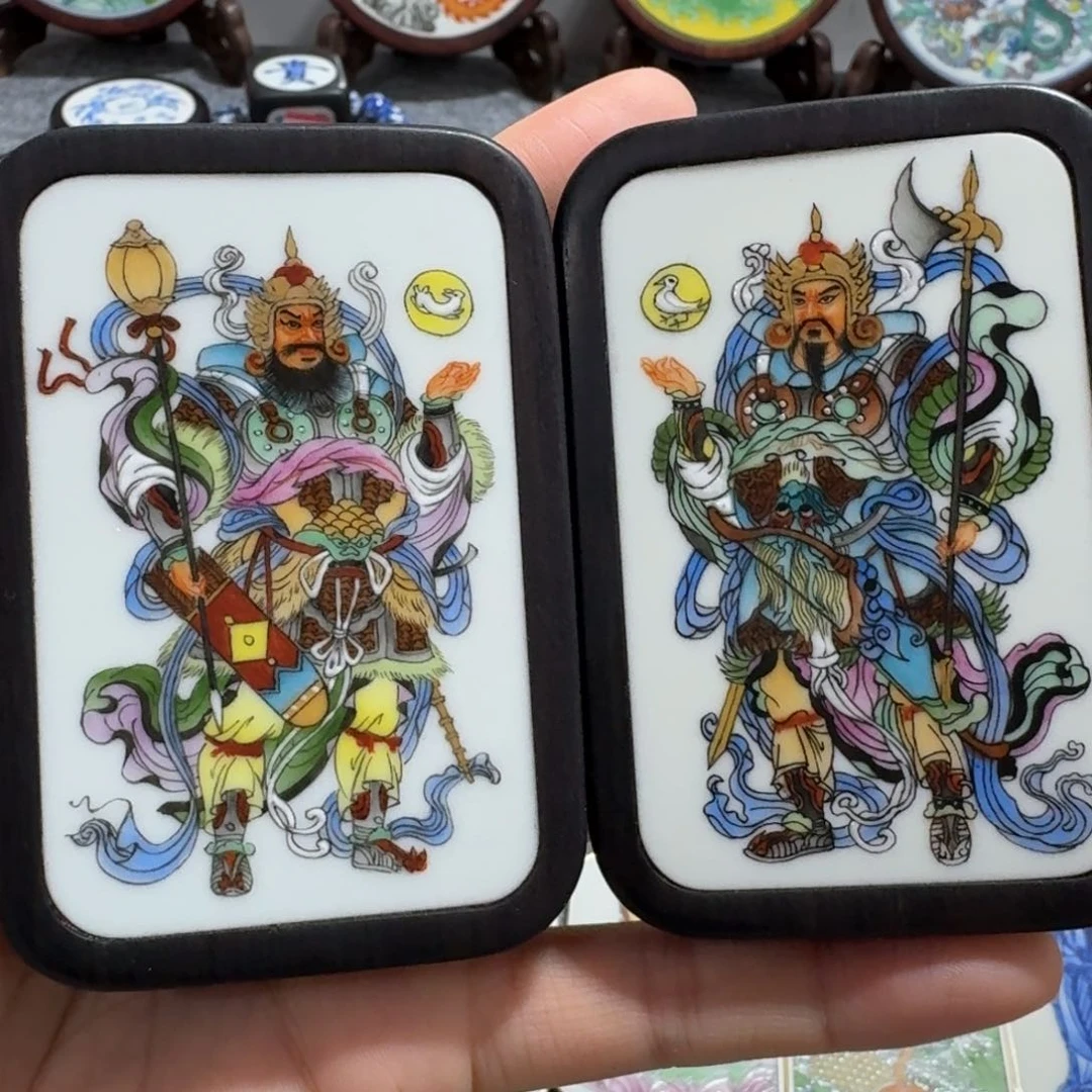 瓷片狂****?门神一对